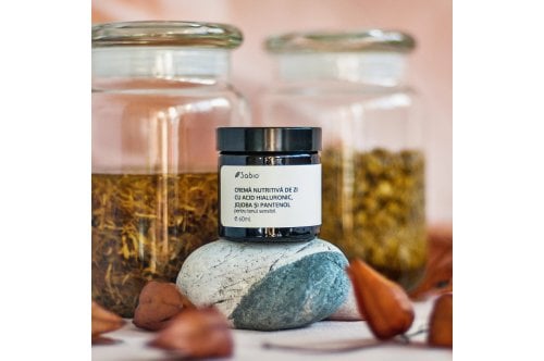 Mici secrete, mari efecte pentru pielea ta, iarna  – cum îți protejezi buzele, mâinile și tenul