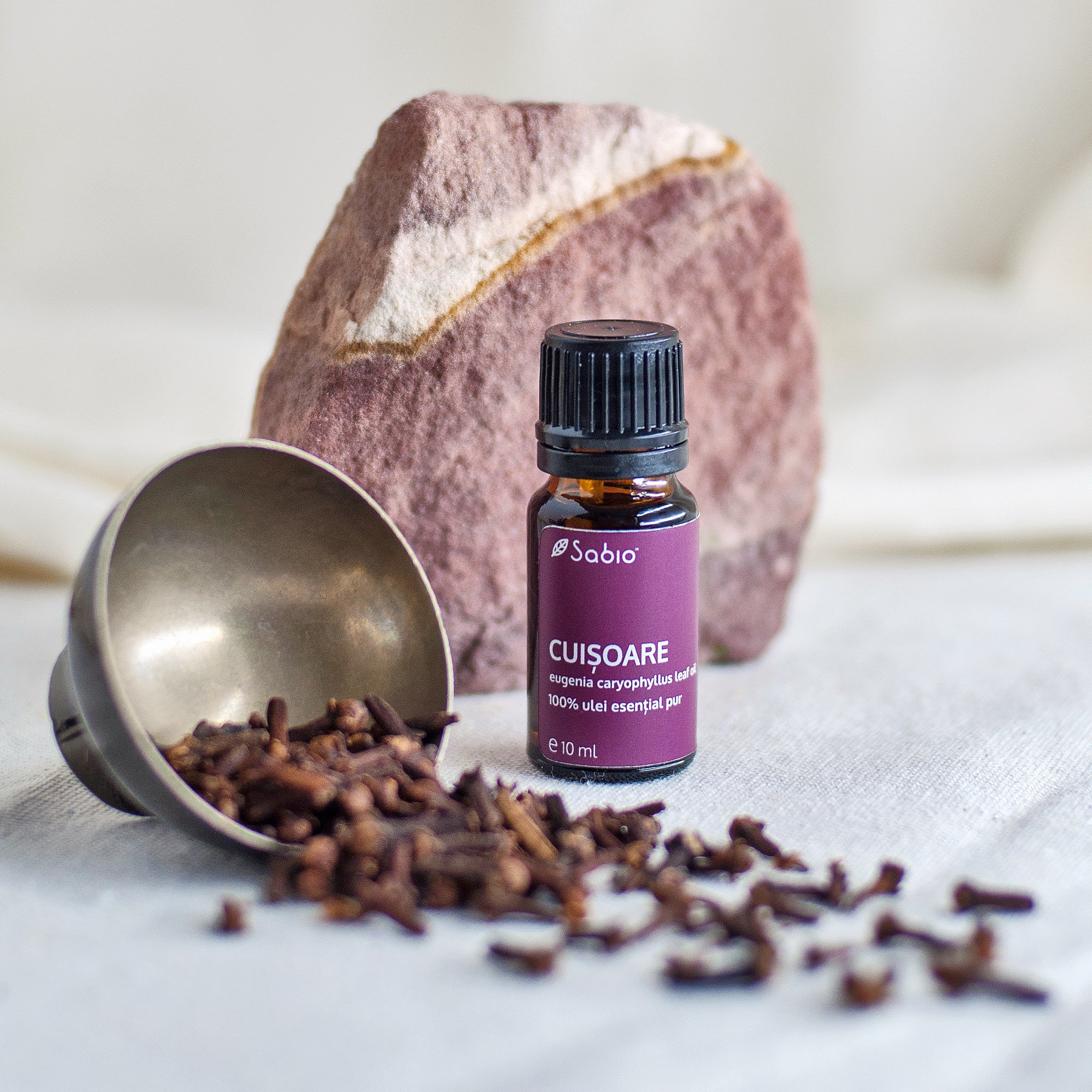 Clove essential oil