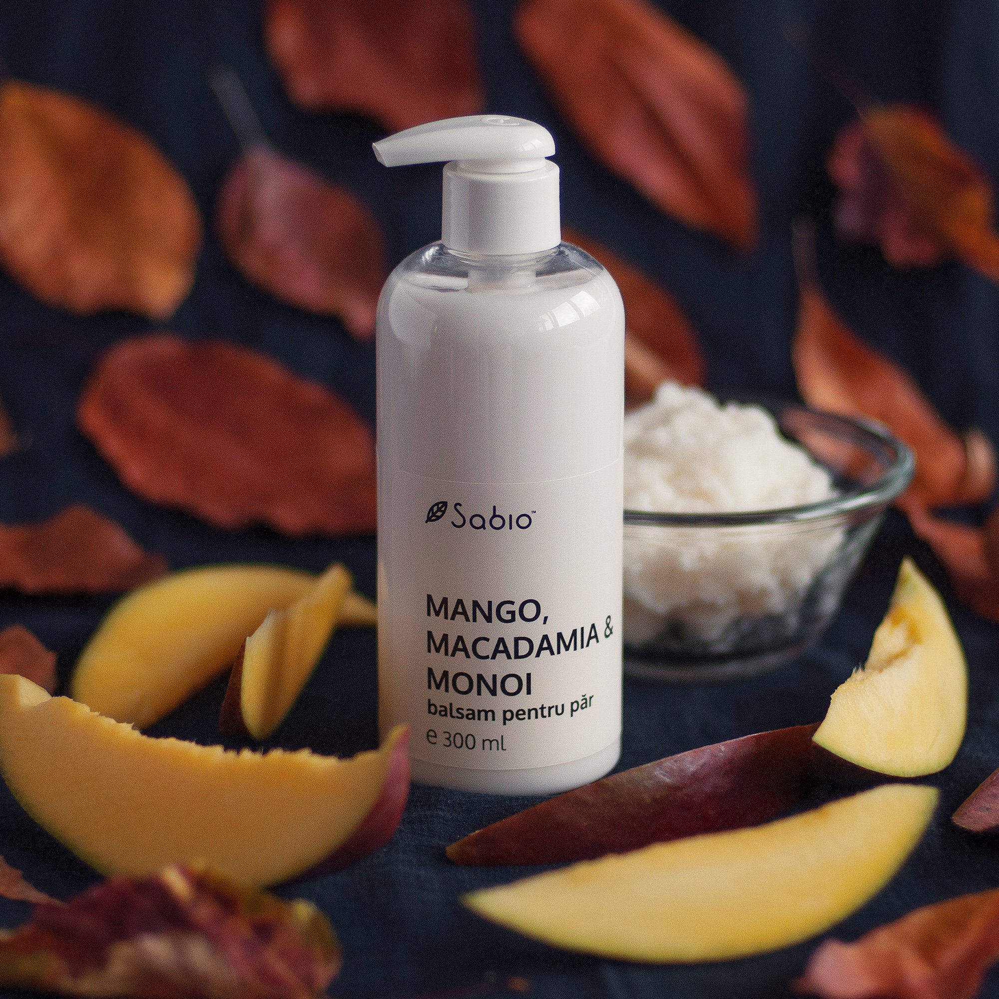 Conditioner with mango, macadamia, and monoi